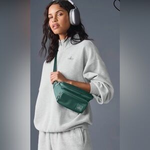 Alo Yoga Explorer Fanny Pack / Belt Bag Green Crossbody Bag